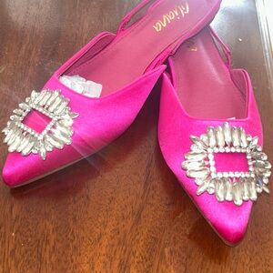 Formal Fuchsia slingback style flats. Unworn and ready to be in your closet!